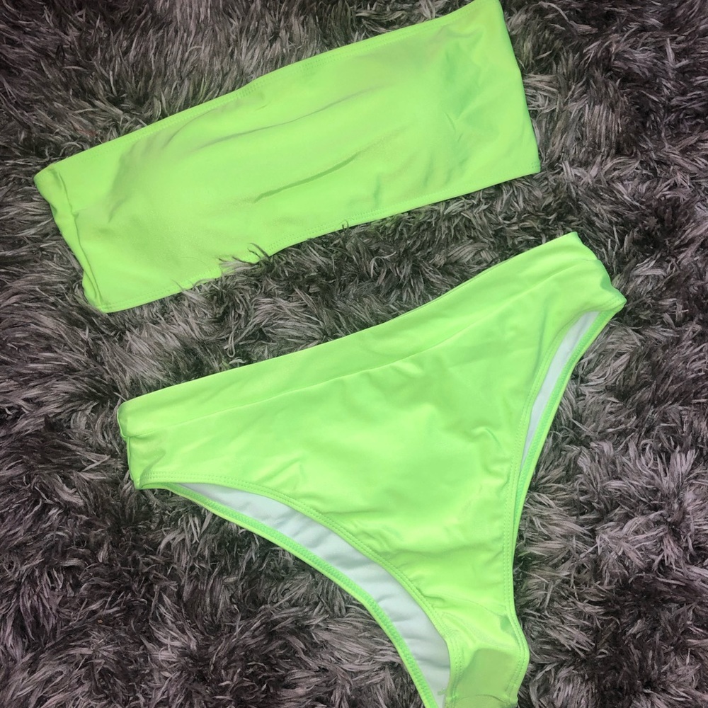 lime two-piece swimsuit set💚